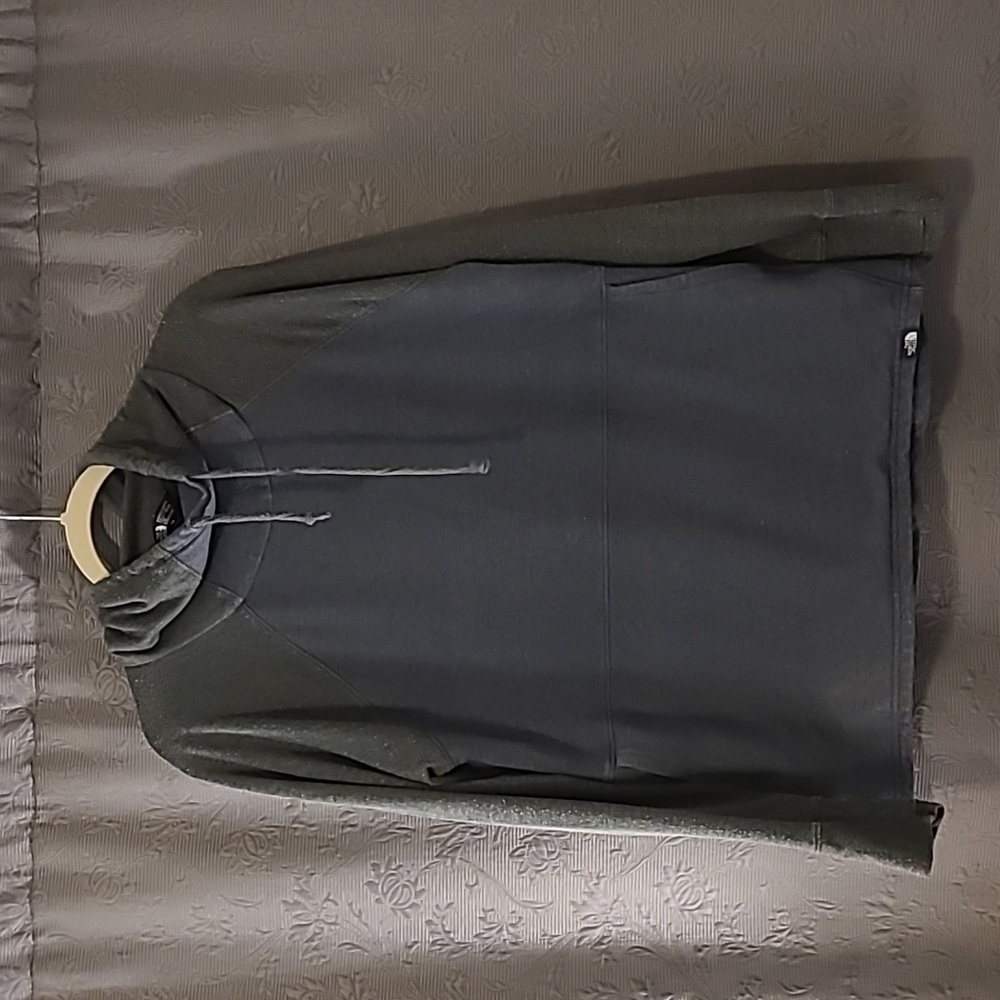 🌸The North Face Two-toned mockneck kangaroo pocket pullover, Large